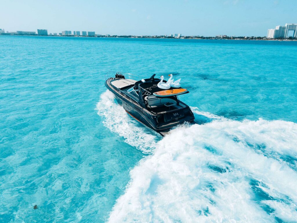 Mia Cancun boat rental